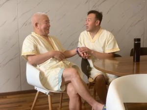 澡堂老头洗澡oldman、如何评价澡堂老头洗澡时的行为表现？