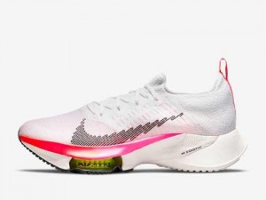 nike老奶奶和 Zoom 的区别：nike 老奶奶是运动品牌，Zoom 是运动鞋科技